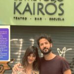 Malena Ratner Instagram - Desde el estreno que estoy buscando las palabras para expresar lo que siento y lo que significa @lonormalteatro y sigo sin encontrarlas. Peero estamos llegando al final y quiero agradecer y compartir un poco de cómo arranco y como viene siendo 💗 1.El elenco y equipo no puede ser más increíble.. primero lo primero. Gracias ✨ @marisolagostina @r.juju__ @cumbibustinza @ameriraquel @diego.jcastro @joa_delmundo @maiaetchichury @samircko @varasotero 2. Francia, no mentira. Mi familia💗 mi todo, nada sería sin ellos. Y en el medio, tati. La musa de toda esta locura 3. Sigo sin creer que @adrianberra haya compuesto las canciones de la obra. Los que me conocen saben lo que lo admiro, y lo feliz que soy de que seas parte. (La malena del 2021 nunca lo hubiese inaginado) 4. Mi cómplice en este lio, tan incondicional y talentosa @ccamiosa 5. tener una amicha como @martubaj que vino a hacer este bello video y fotos, y una como @ornefazio_ que te edita y maneja todo. 💘 6. De las mejores cosas que he hecho fue animarme a escribirte ese mensaje @franruizbarlett te ❤️a vos y a toda la familia del @el.metodo.kairos 7. Al mejor compañero que siempre me banca en todas @elpurre 💘 8.y 9 sigo sin poder creer que esto esta pasando. Cada jueves me sorprendo. Si llegaste a leer hasta acá, gracias(Viste que ya nadie lee tanto). Gracias también a todes les que vinieron, a les que se quedaron a charlar y saludar, a les que compartieron. Y dale que quedan tres, SI TRES. El Método Kairós Teatro