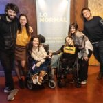 Malena Ratner Instagram - Desde el estreno que estoy buscando las palabras para expresar lo que siento y lo que significa @lonormalteatro y sigo sin encontrarlas. Peero estamos llegando al final y quiero agradecer y compartir un poco de cómo arranco y como viene siendo 💗 1.El elenco y equipo no puede ser más increíble.. primero lo primero. Gracias ✨ @marisolagostina @r.juju__ @cumbibustinza @ameriraquel @diego.jcastro @joa_delmundo @maiaetchichury @samircko @varasotero 2. Francia, no mentira. Mi familia💗 mi todo, nada sería sin ellos. Y en el medio, tati. La musa de toda esta locura 3. Sigo sin creer que @adrianberra haya compuesto las canciones de la obra. Los que me conocen saben lo que lo admiro, y lo feliz que soy de que seas parte. (La malena del 2021 nunca lo hubiese inaginado) 4. Mi cómplice en este lio, tan incondicional y talentosa @ccamiosa 5. tener una amicha como @martubaj que vino a hacer este bello video y fotos, y una como @ornefazio_ que te edita y maneja todo. 💘 6. De las mejores cosas que he hecho fue animarme a escribirte ese mensaje @franruizbarlett te ❤️a vos y a toda la familia del @el.metodo.kairos 7. Al mejor compañero que siempre me banca en todas @elpurre 💘 8.y 9 sigo sin poder creer que esto esta pasando. Cada jueves me sorprendo. Si llegaste a leer hasta acá, gracias(Viste que ya nadie lee tanto). Gracias también a todes les que vinieron, a les que se quedaron a charlar y saludar, a les que compartieron. Y dale que quedan tres, SI TRES. El Método Kairós Teatro