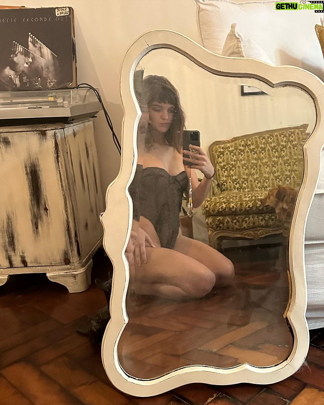 Malena Ratner Instagram - Beboteo y poesía (Makena tmb) Domingo