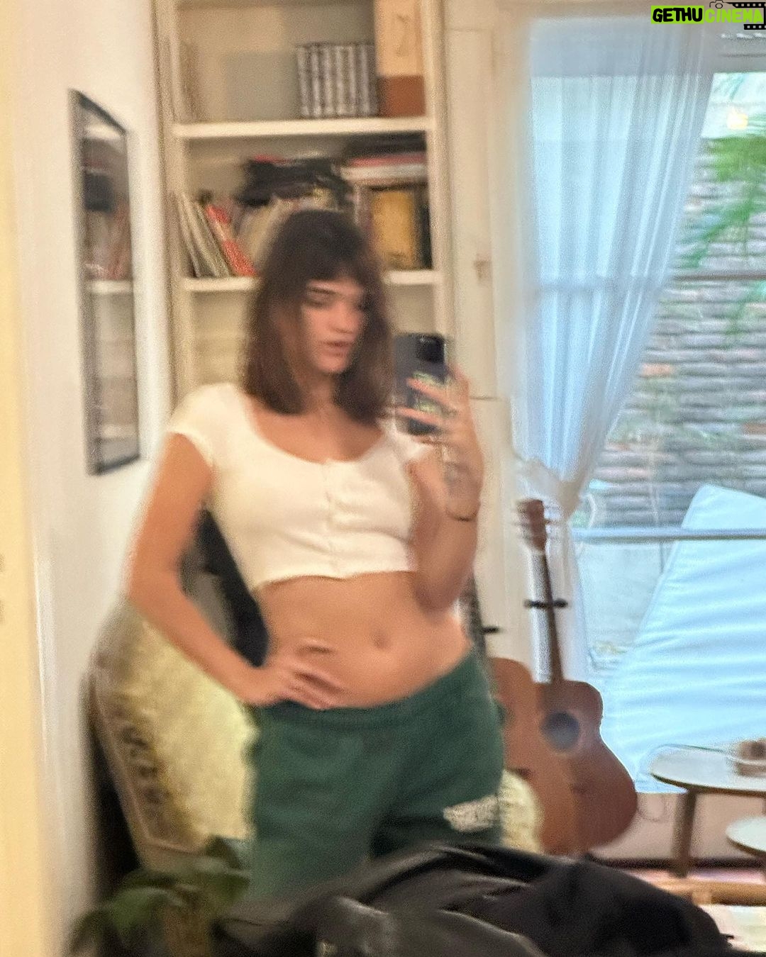 Malena Ratner Instagram - Beboteo y poesía (Makena tmb) Domingo