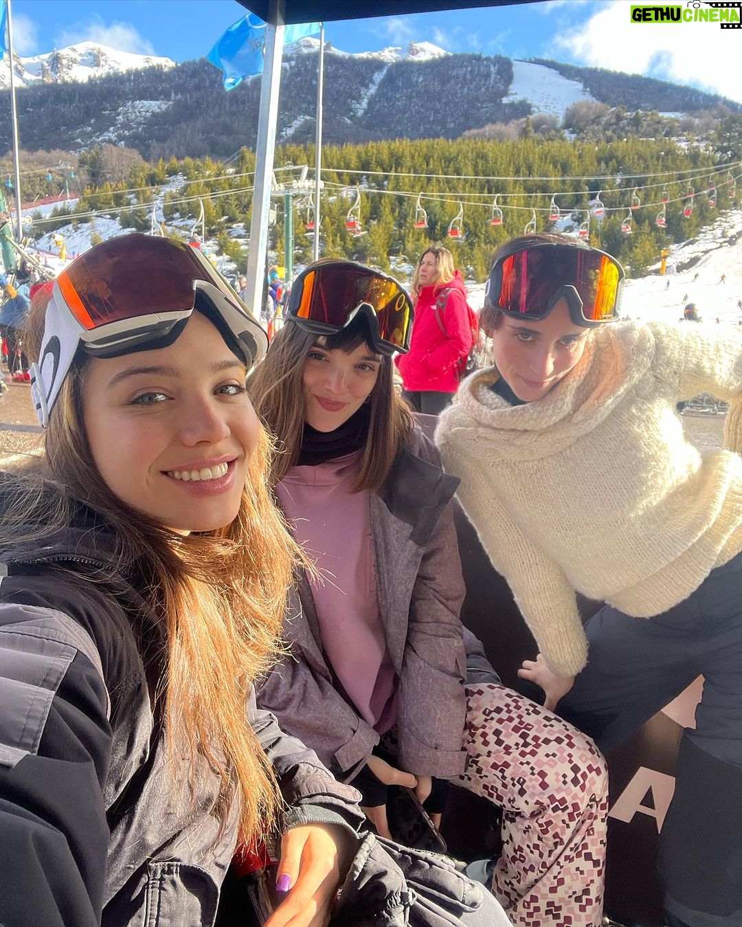 Malena Ratner Instagram - De un finde fresquito * @oakleysnowboarding Bariloche, Argentina