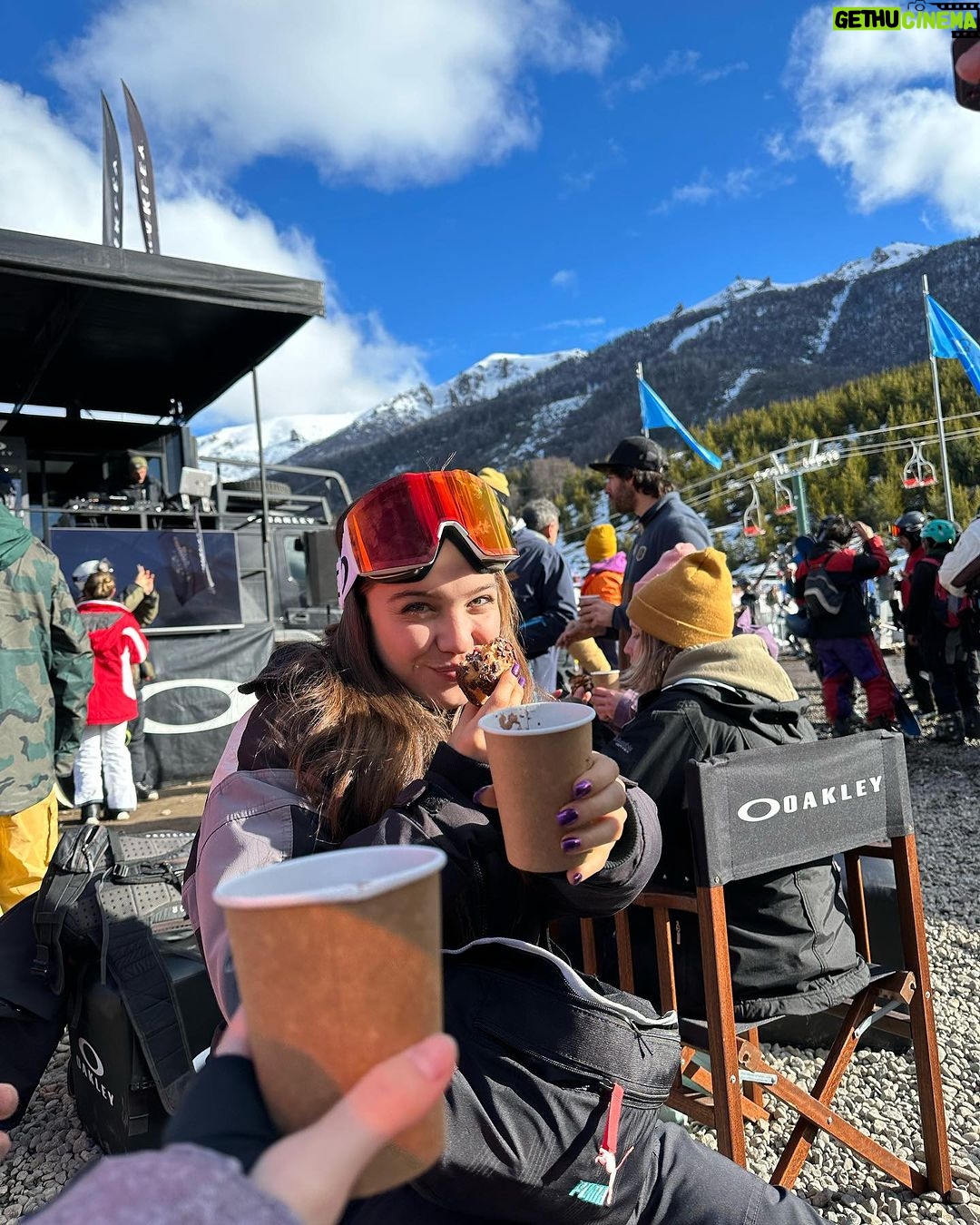 Malena Ratner Instagram - De un finde fresquito * @oakleysnowboarding Bariloche, Argentina