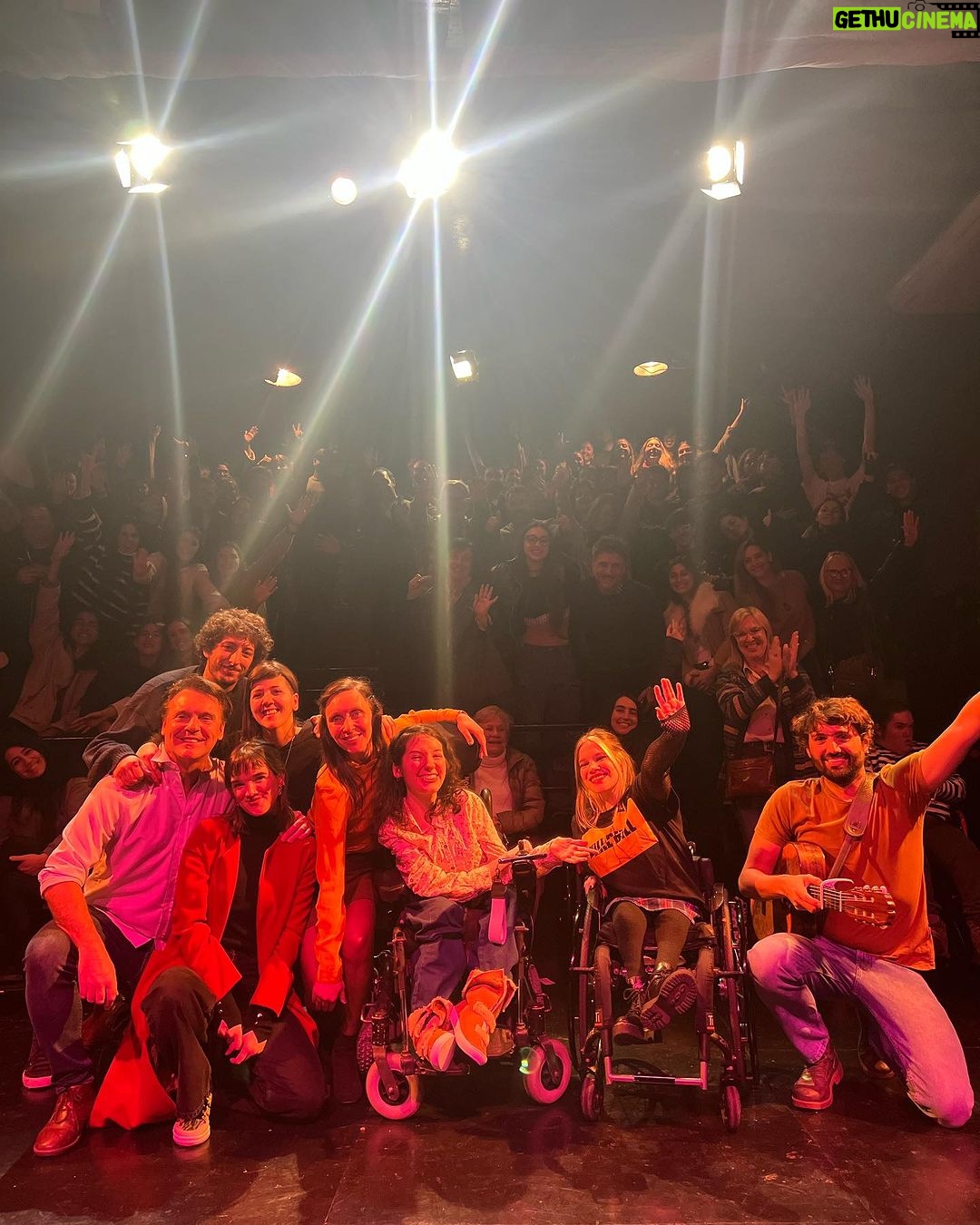 Malena Ratner Instagram - Julio? 1. Así como si nada, cantamos con FreeKs en el Movistar Arena, cosas que sólo logra @disneyplusla 2. Un finde increíble, que vivan las amichas 3. Estrenó @lonormalteatro y yo todavía no caigo 4. Más de FreeKs para que vayan a verlaaaah 5. Haciendo notitas con @marisolagostina saquen su entrada @lonormalteatro 6. Mis dos terremotos favoritos en el mundo entero 7. Este pibito la esta rompiendo toda, y lo verán este 3 de Agosto @elpurre 8. Para vos tati 9. Alto mes ✨
