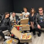 Malena Ratner Instagram - Julio? 1. Así como si nada, cantamos con FreeKs en el Movistar Arena, cosas que sólo logra @disneyplusla 2. Un finde increíble, que vivan las amichas 3. Estrenó @lonormalteatro y yo todavía no caigo 4. Más de FreeKs para que vayan a verlaaaah 5. Haciendo notitas con @marisolagostina saquen su entrada @lonormalteatro 6. Mis dos terremotos favoritos en el mundo entero 7. Este pibito la esta rompiendo toda, y lo verán este 3 de Agosto @elpurre 8. Para vos tati 9. Alto mes ✨