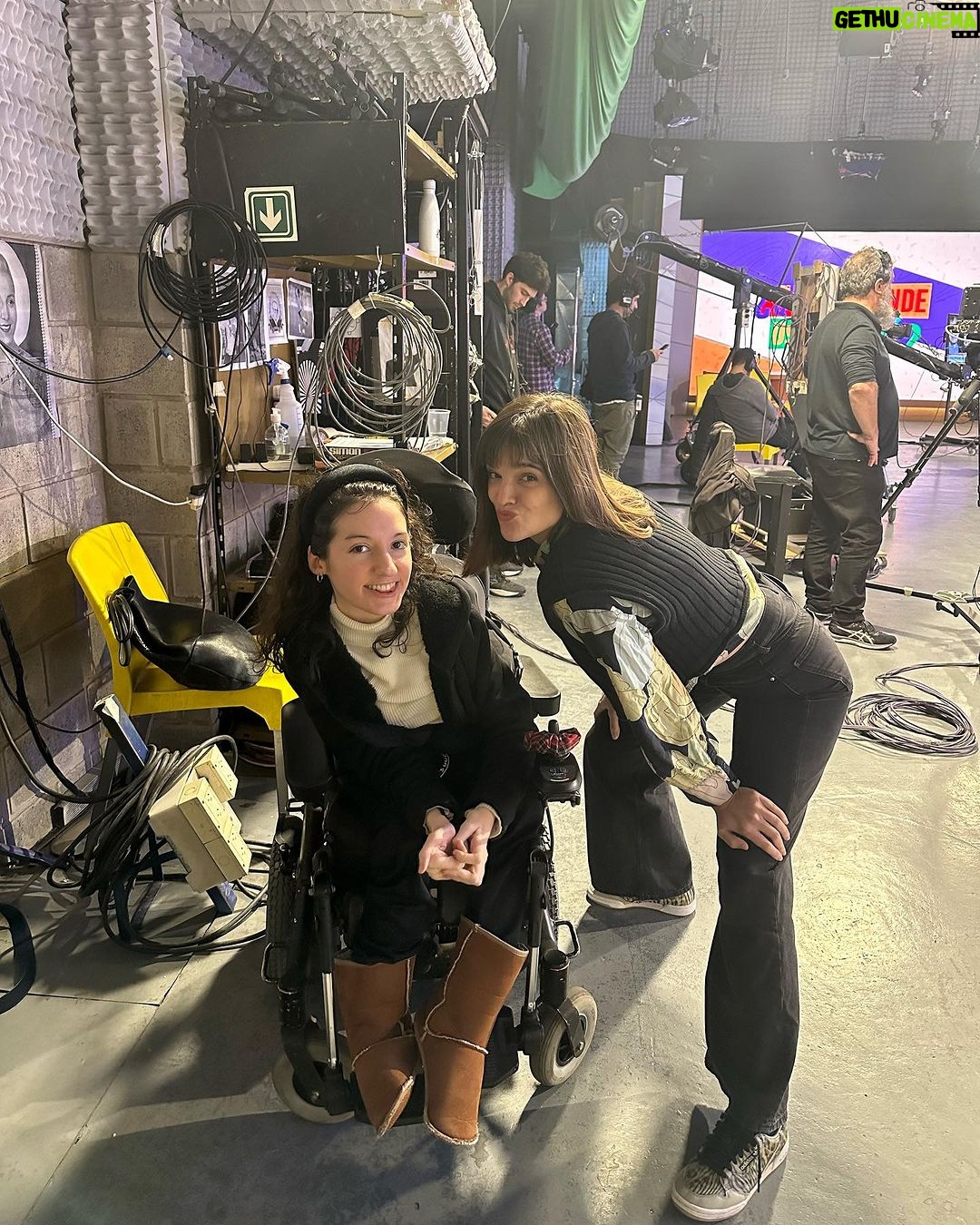 Malena Ratner Instagram - Julio? 1. Así como si nada, cantamos con FreeKs en el Movistar Arena, cosas que sólo logra @disneyplusla 2. Un finde increíble, que vivan las amichas 3. Estrenó @lonormalteatro y yo todavía no caigo 4. Más de FreeKs para que vayan a verlaaaah 5. Haciendo notitas con @marisolagostina saquen su entrada @lonormalteatro 6. Mis dos terremotos favoritos en el mundo entero 7. Este pibito la esta rompiendo toda, y lo verán este 3 de Agosto @elpurre 8. Para vos tati 9. Alto mes ✨