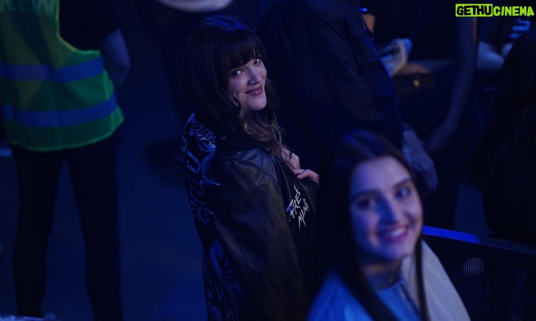 Malena Ratner Instagram - Un gusto Nina / una semanita #FreeKs @disneyplusla 28 de Junio BANCA