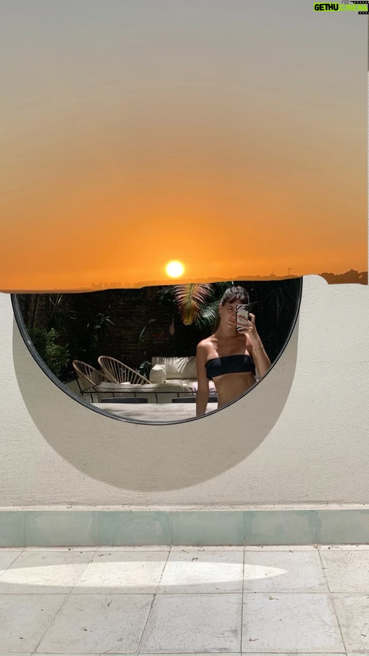 Malena Ratner Instagram - Todo el mar en primavera / cómo me saco de ahí?