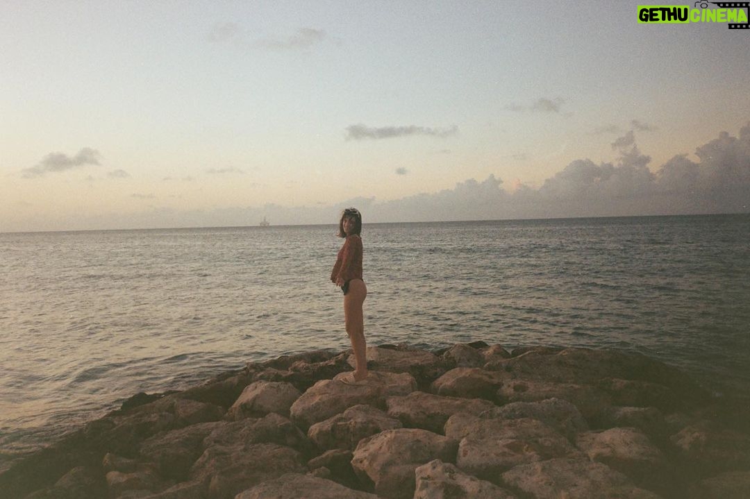 Malena Ratner Instagram - De postales saladas que tardan en llegar