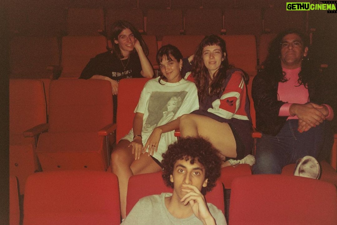 Malena Ratner Instagram - Distintes actuantes de distintas obras lo que sería boludiandinggg Analogicamente
