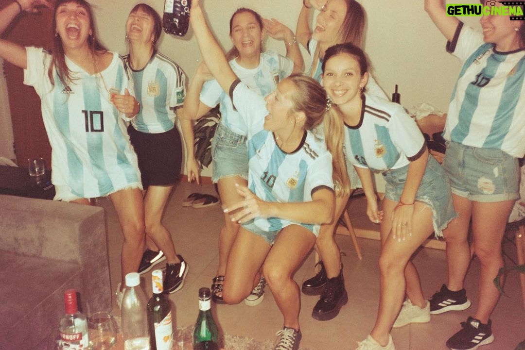Malena Ratner Instagram - Revelé rollito/ el tiempo es agua