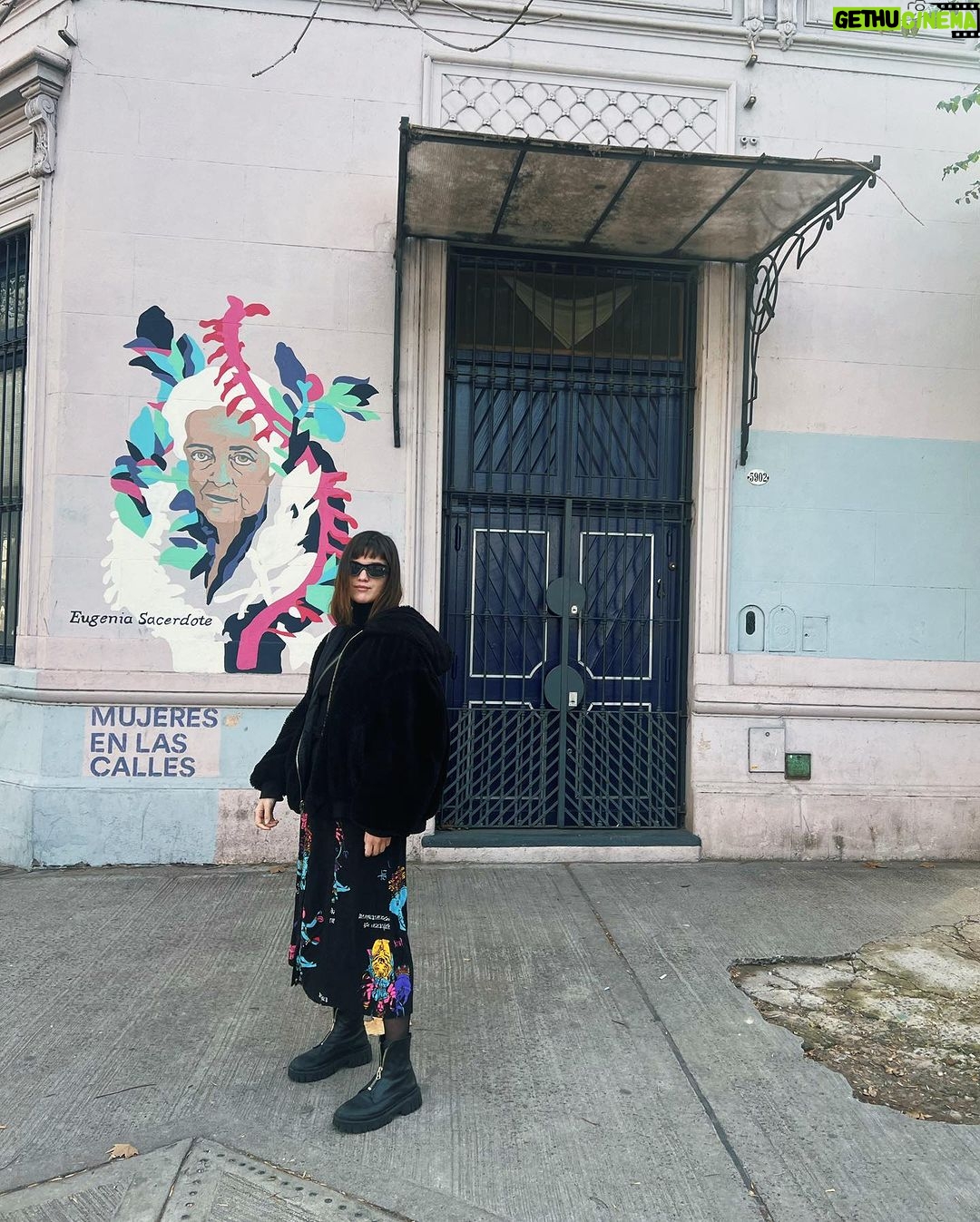 Malena Ratner Instagram - La última me desarma/ felíz día mi niña