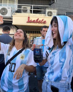 Malena Ratner Instagram - que alegría DALE ARGENTINA LACONCHADELALORASOMOSCAMPEONES 🇦🇷🤍🐥