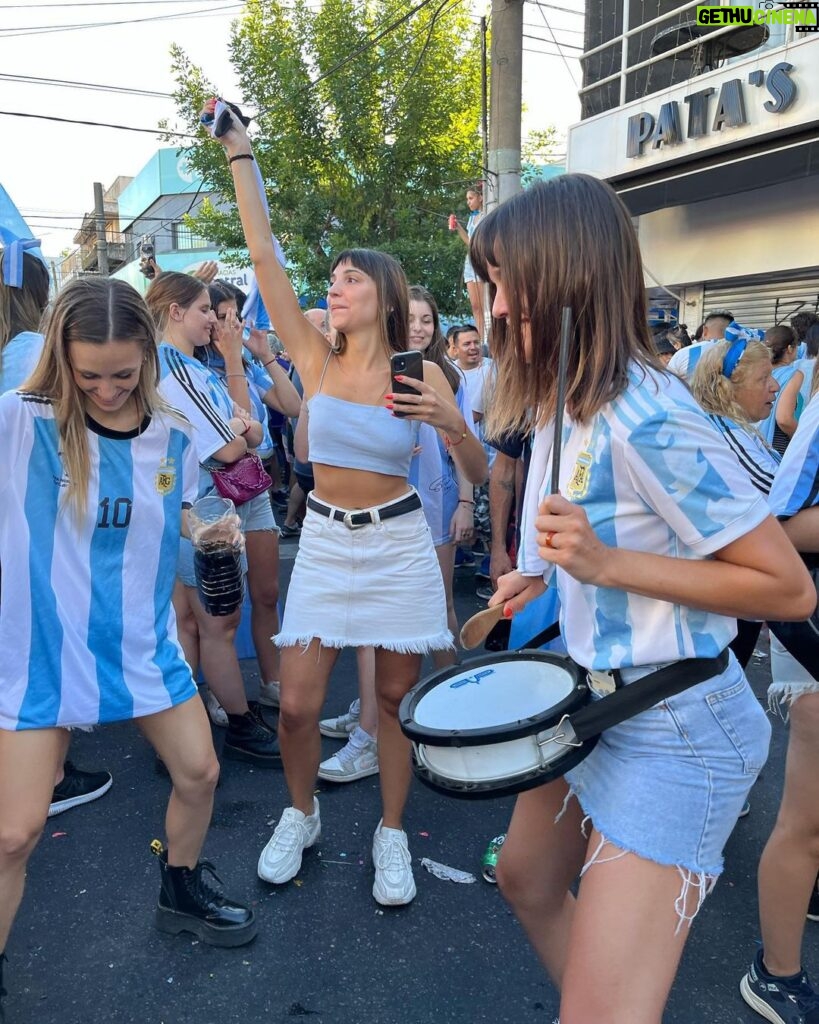 Malena Ratner Instagram - que alegría DALE ARGENTINA LACONCHADELALORASOMOSCAMPEONES 🇦🇷🤍🐥