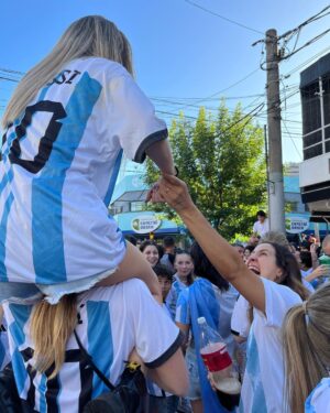 Malena Ratner Instagram - que alegría DALE ARGENTINA LACONCHADELALORASOMOSCAMPEONES 🇦🇷🤍🐥