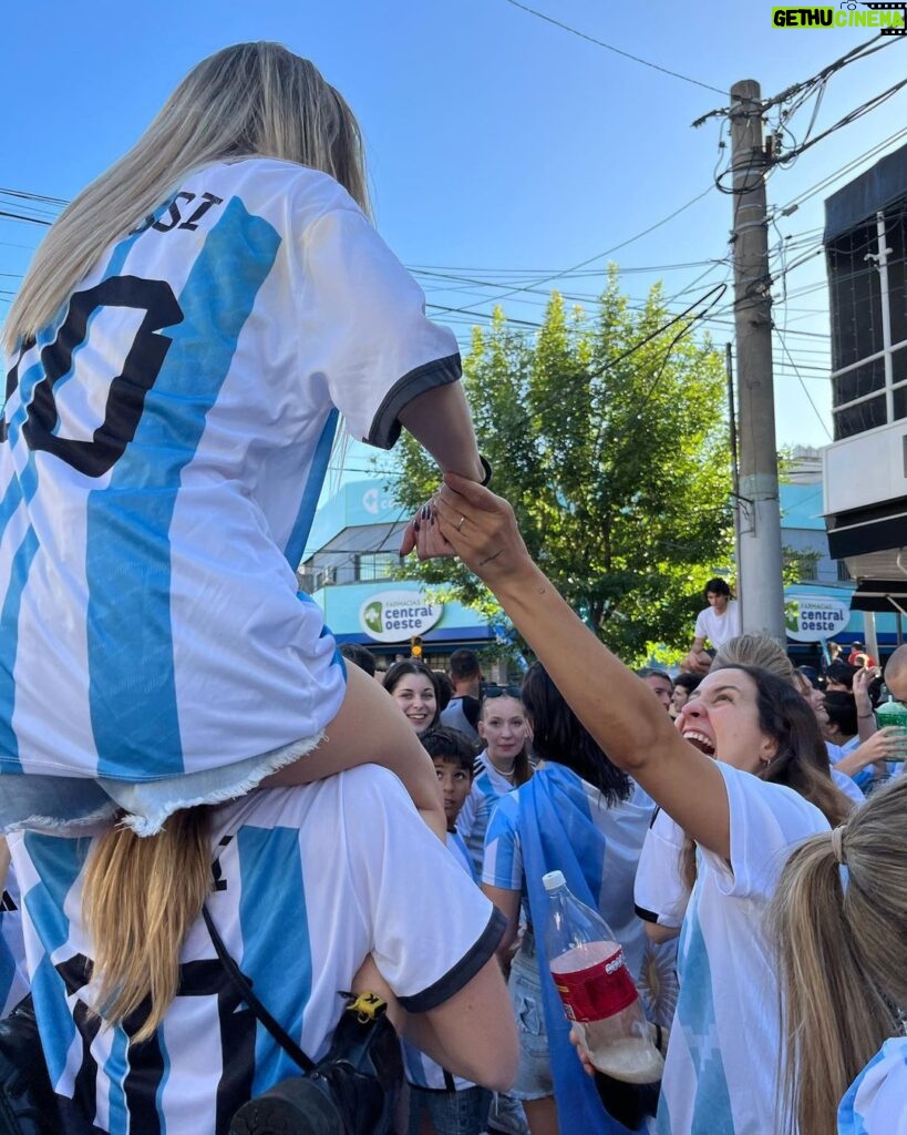 Malena Ratner Instagram - que alegría DALE ARGENTINA LACONCHADELALORASOMOSCAMPEONES 🇦🇷🤍🐥