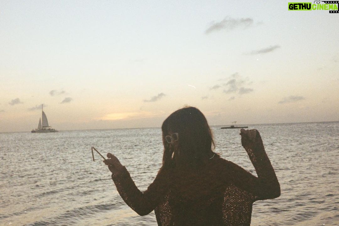 Malena Ratner Instagram - De postales saladas que tardan en llegar