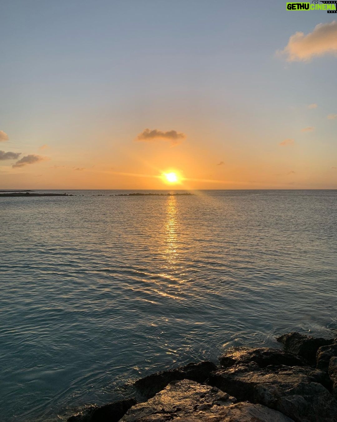 Malena Ratner Instagram - Felíz cumple pa mí, con mucho amor y en el mar/ soy felí Aruba