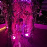 Malena Ratner Instagram - #Ad Nuevo trago favorito desbloqueado// Llegó Royale, el nuevo sabor de Tanqueray de berries francesas. Ayer en el Palacio Paz en una noche violeta, me enamoré del mejor gin & tonics. @tanqueraygin #TanquerayRoyale 🍇💜🔮😈