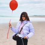 Malena Ratner Instagram - Si supieras que soy como un globo de gas, no me sueltes / solo quiero subir, pero voy a explotar De cuándo grabamos sin dormir en este bello lugar un bello video de una bella canción, saben de qué hablo? 🎈 Acantilados, Chapadmalal