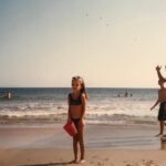 Malena Ratner Instagram - Miramos el mundo una sola vez, en la infancia. El resto es memoria. Louise Glück