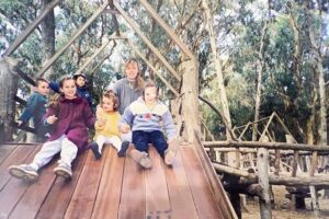 Malena Ratner Instagram - Miramos el mundo una sola vez, en la infancia. El resto es memoria. Louise Glück