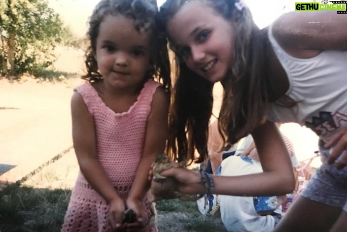 Malena Ratner Instagram - Miramos el mundo una sola vez, en la infancia. El resto es memoria. Louise Glück