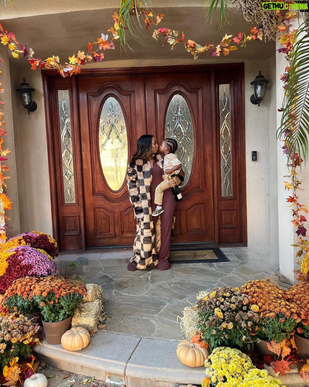 Malika Instagram - Happy Thanksgiving to you and yours 🥂 Life is a gift. Don’t waste it.