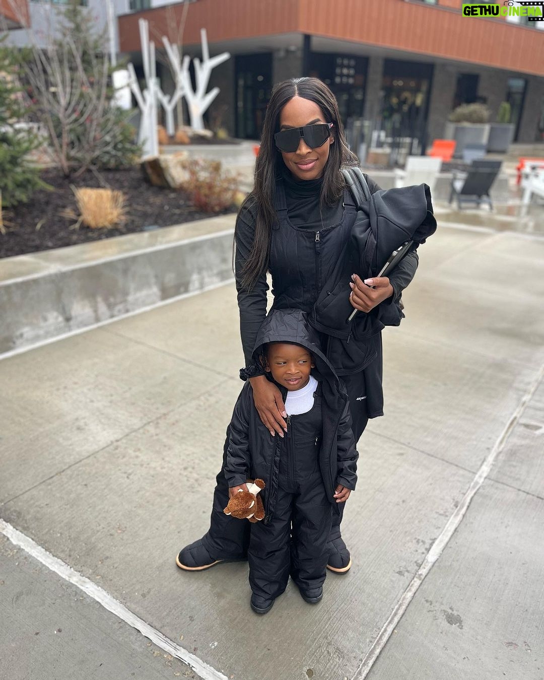 Malika Instagram - Missing @pendryparkcity halls and @pcski snow days with the fam ❄️⛷️ Pendry Park City