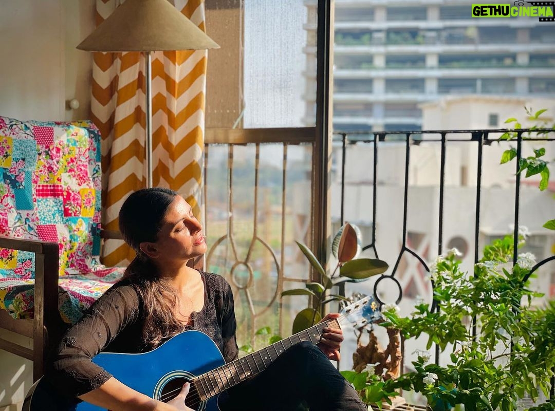 Malti Chahar Instagram - Peace out ✌🏼 #chill #day @preeti.storyteller P.C.- @arviyadav07