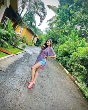 Malti Chahar Instagram - Goodmorning! Please choose one? I need to post it on social media! 🙃