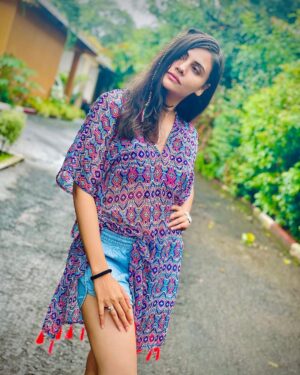 Malti Chahar Instagram - Goodmorning! Please choose one? I need to post it on social media! 🙃
