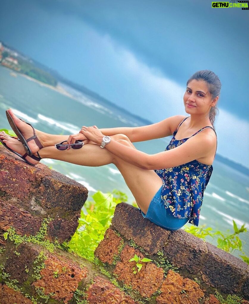 Malti Chahar Instagram - Omg! Who is this cute girl? 😜😂 Go Goa Gone😁 P.C.- @jyoti_chahar_03 😘 #relax #riseandshine #seaside #trip Goa City, India