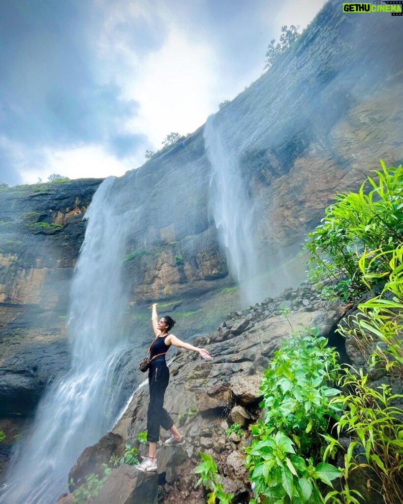 Malti Chahar Instagram - If you fall, fall like a waterfall ❤️ #fall #beautifull #waterfall #naturelovers P.C.- @arviyadav07 Kataldhar Waterfall
