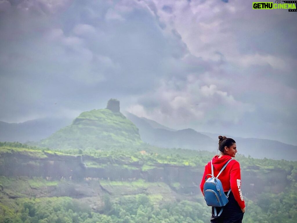 Malti Chahar Instagram - 😇 #trekking