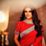Malti Chahar Instagram - Shaadi ke baad aise hi ghooma karungi! 😁 Agar Kari toh 😜 #traditional #saree #ethnic #indian #red