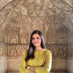 Malti Chahar Instagram - This photoshoot was the result of my guide asking me- Mam one pic here!😁 And I was like- yes why not! beautiful Agra fort❤️