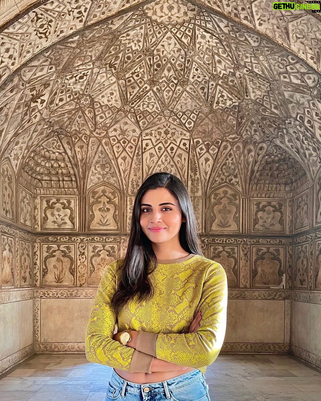 Malti Chahar Instagram - This photoshoot was the result of my guide asking me- Mam one pic here!😁 And I was like- yes why not! beautiful Agra fort❤️