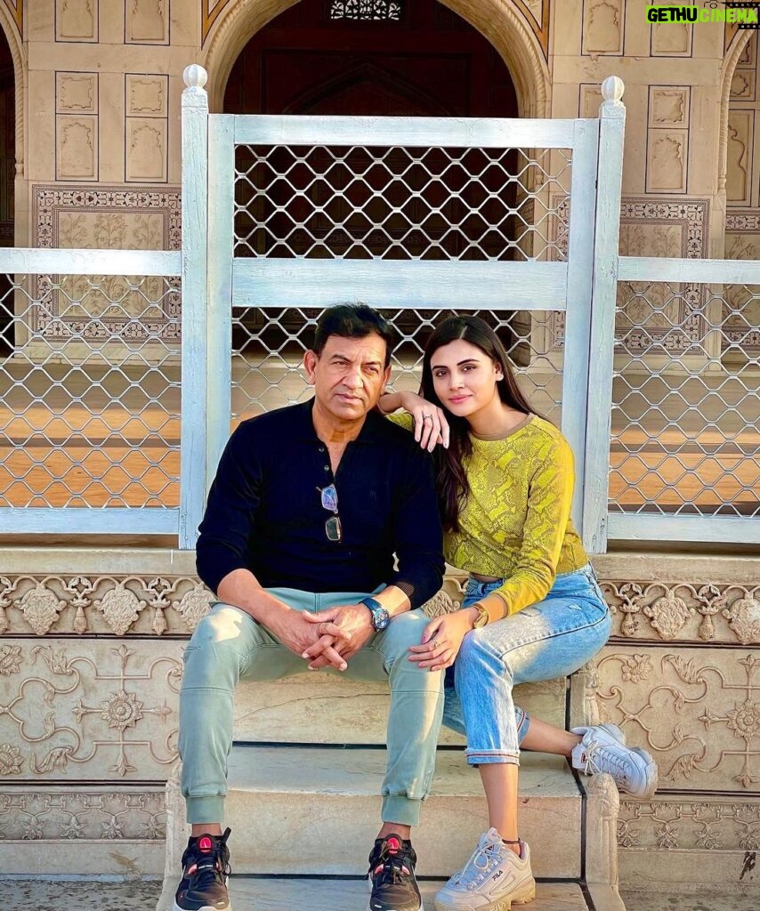 Malti Chahar Instagram - Daddy’s girl 👧 Like father like daughter 😘❤️ Agra Fort