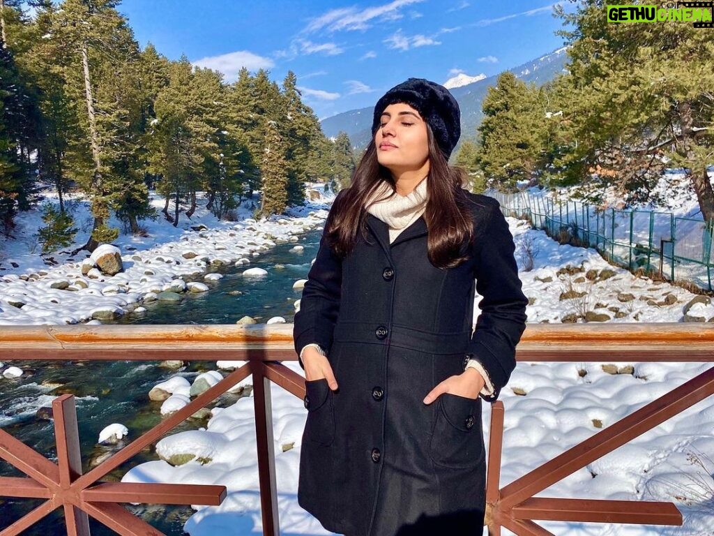 Malti Chahar Instagram - Breathing Kashmir 🌸 #beautiful #heaven Srinagar, Jammu and Kashmir