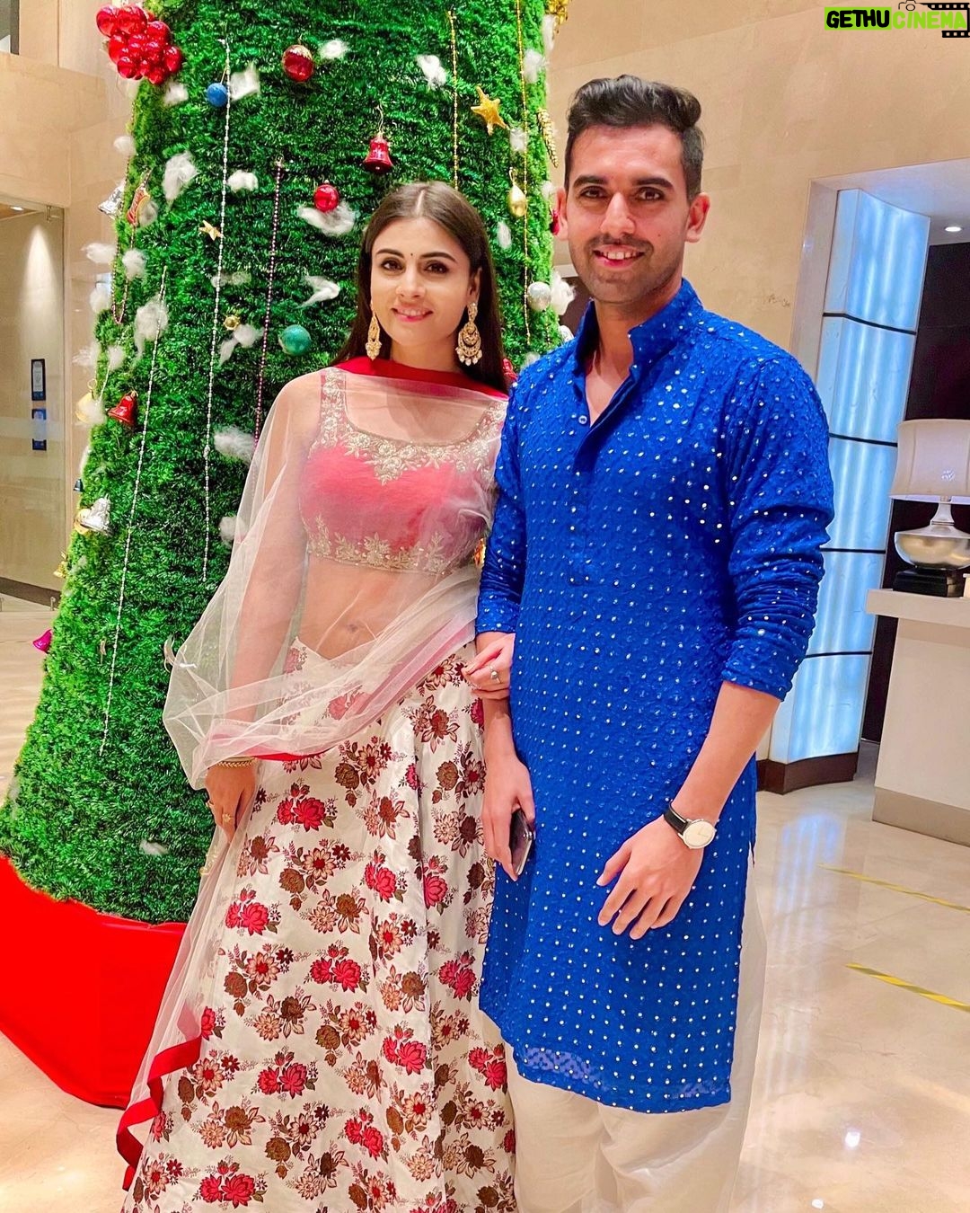 Malti Chahar Instagram - Merry Christmas 🎄 #siblings #mysanta sometimes 😜