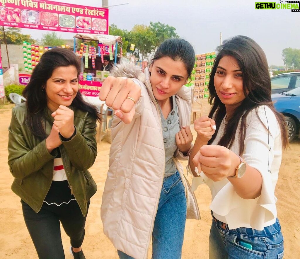 Malti Chahar Instagram - Sisters & laughters♥️