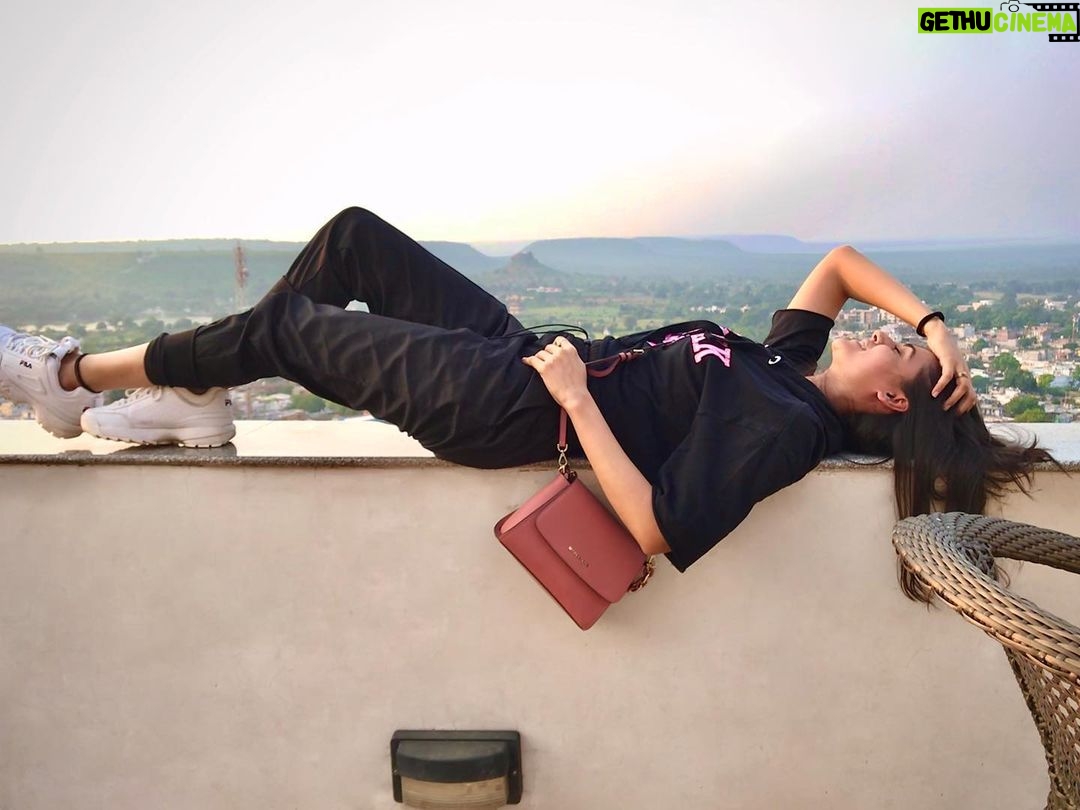 Malti Chahar Instagram - Living on the edge and enjoying the view ❤️