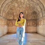 Malti Chahar Instagram - This photoshoot was the result of my guide asking me- Mam one pic here!😁 And I was like- yes why not! beautiful Agra fort❤️