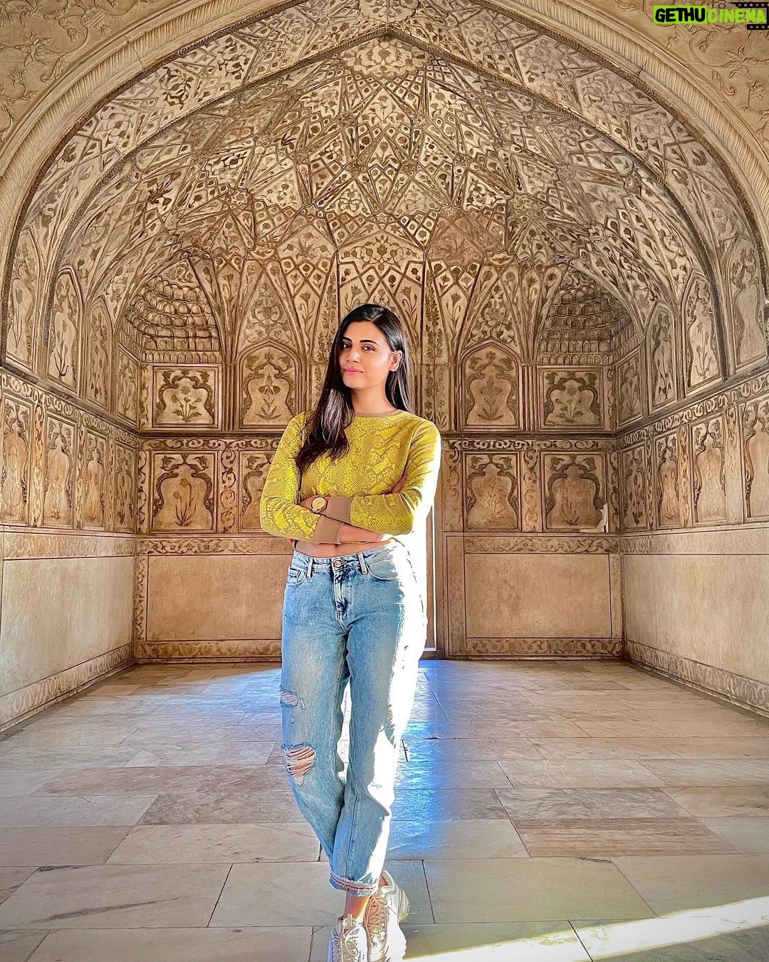 Malti Chahar Instagram - This photoshoot was the result of my guide asking me- Mam one pic here!😁 And I was like- yes why not! beautiful Agra fort❤️