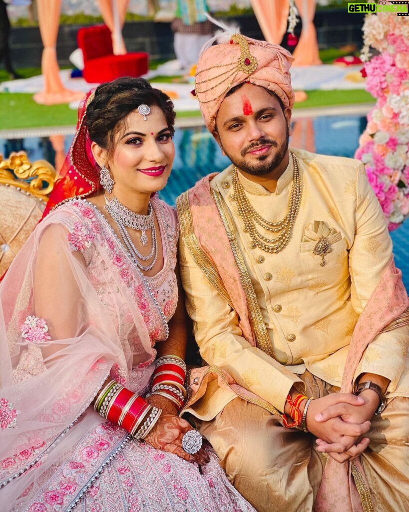 Malti Chahar Instagram - May the love you share today grow stronger as you grow old together...wish you a lifetime of love and happiness😘 @kalpanac1310 @amankwatra13 Agra, Uttar Pradesh
