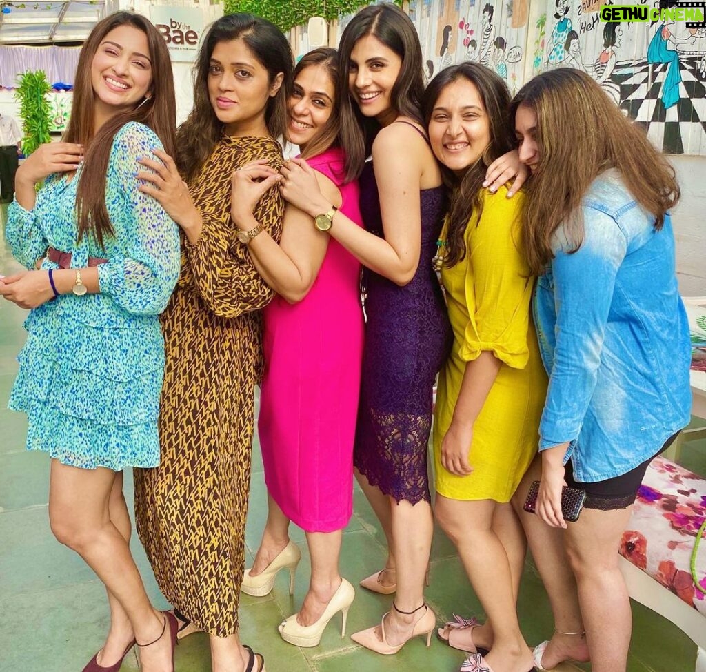 Malti Chahar Instagram - Beautiful ladies in all shapes, all colours, all sizes, all ages❤️ Happy birthday @ketkipanditmehta_ 😘 Mumbai, Maharashtra