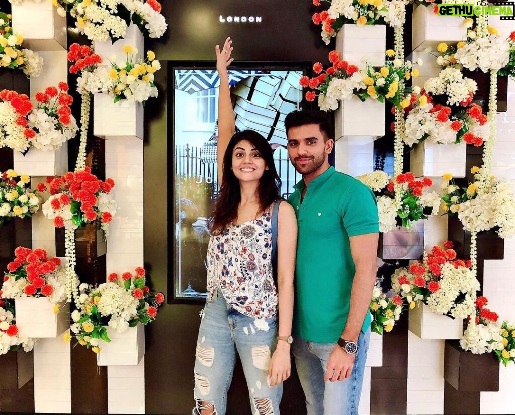 Malti Chahar Instagram - Picture with the 21st most desirable man of 2020 who defeated COVID-19 in 2020. @deepak_chahar9 😘 P.S. - please ignore my expressions🙈 I think I raised my hand to create the illusion of looking taller😋 #best #brother #siblinglove