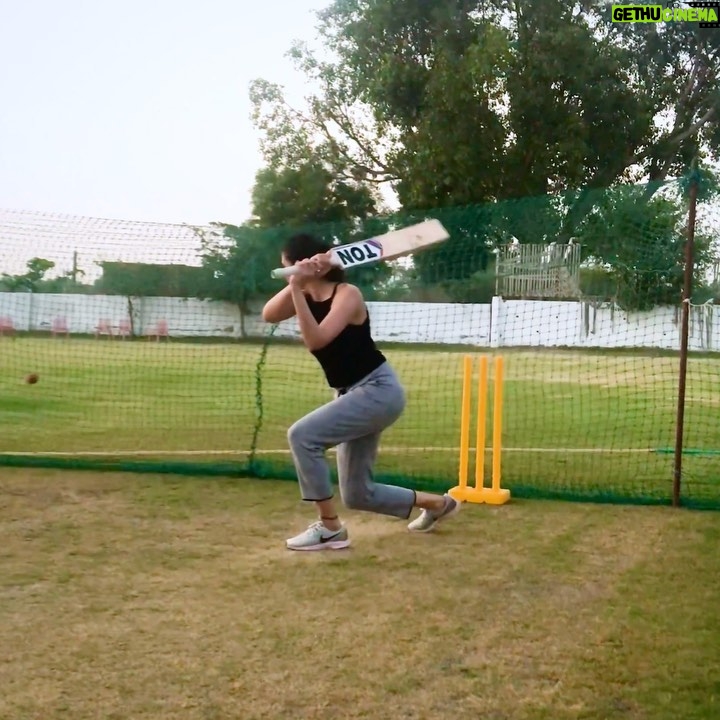 Malti Chahar Instagram - 🤣🤣🤣 We miss IPL😔 💛 #ipl #csk Goenka Chahar Cricket Academy