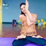 Malti Chahar Instagram - Who all can do this?😃 #yoga #stayhealthy #stayhappy #stayfit #stayhome #challenge