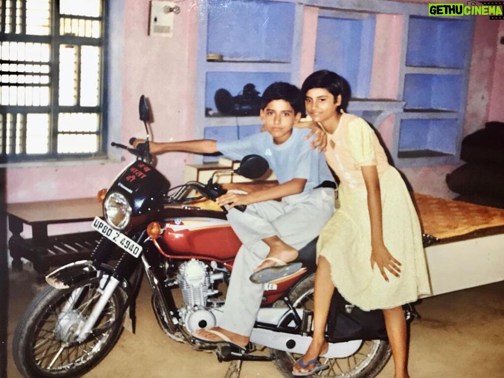 Malti Chahar Instagram - We were dope then😁 @deepak_chahar9 I like the way you ride bike 🏍 P.S.- me in identity crisis 😂 #siblings #childhoodmemories